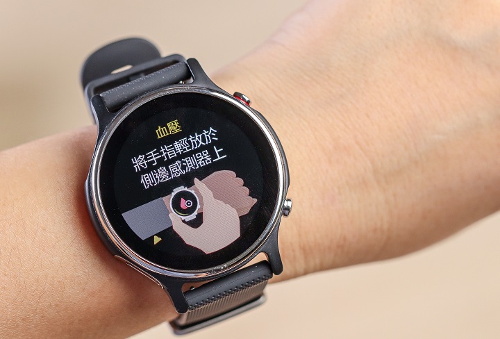 Asus VivoWatch 6 具備血壓量測功能，也是通過台灣衛福部認證的智慧手錶及軟體，測得的身體數據更具醫療參考的價值。