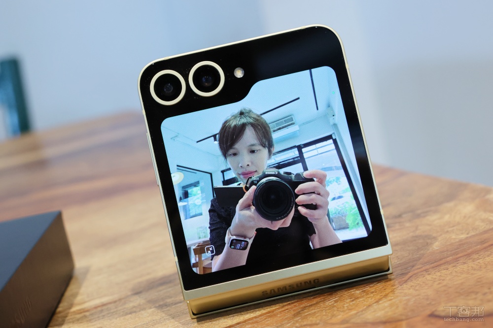 三星 Galaxy Z Flip 6 小摺實測：放入口袋的 AI 神器，價格35,888 元起