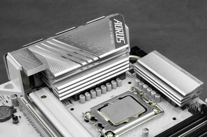 體積稍減、效能不變！Z790M AORUS ELITE AX ICE M-ATX 主機板評測