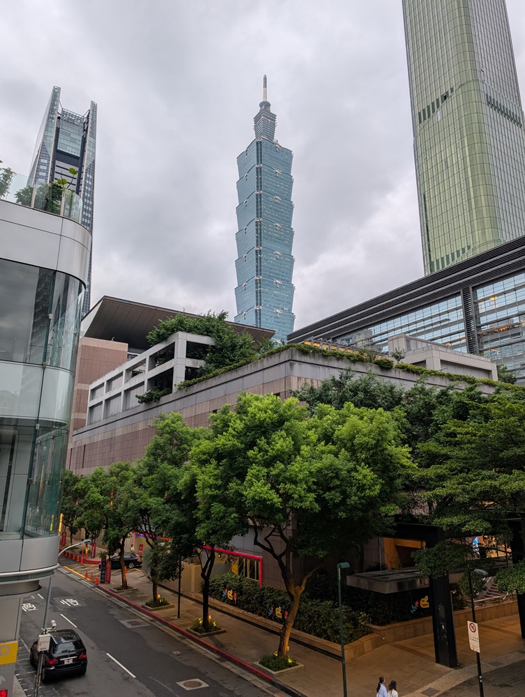 Google Pixel 9 Pro XL 與 Pixel 8 Pro 差在哪？AI 應用有哪些？同場加映 Pixel 9 動手玩