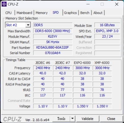 SK Hynix 顆粒，JEDEC 頻率是 2400MHz，XMP 及EXPO 為 3000MHz。