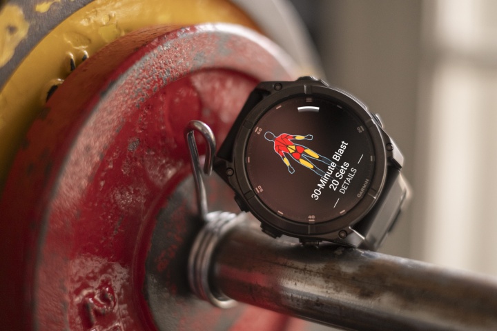 Garmin fēnix 8 在台上市！48 天超狂續航、雙麥克風語音聲控和全新潛水模式，售價 35,990 元起