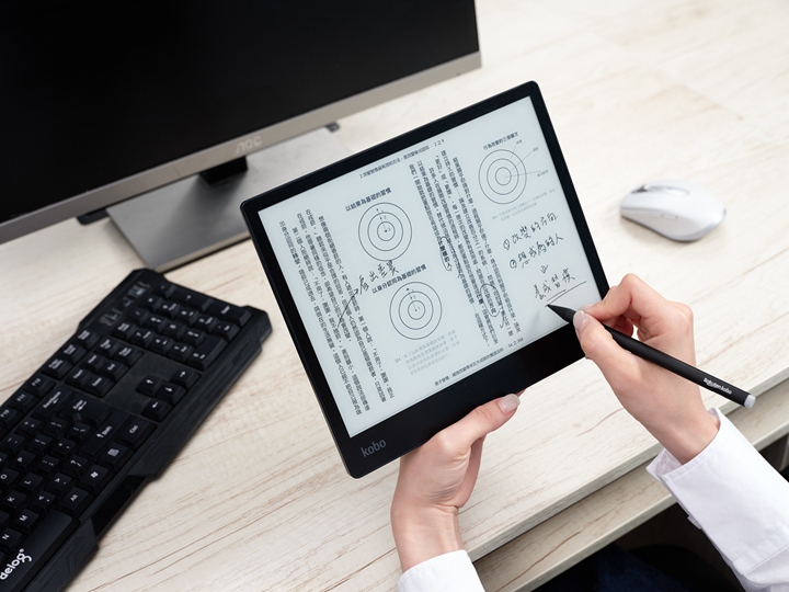 Kobo Elipsa 2E閱讀器快速的翻頁速度，以及優秀的續航力。