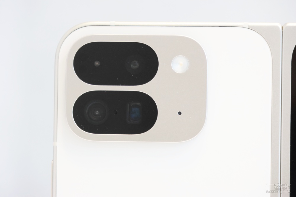 Google Pixel 9 Pro Fold 實測：摺起來是手機、展開來變平板、加入 AI 應用更多元