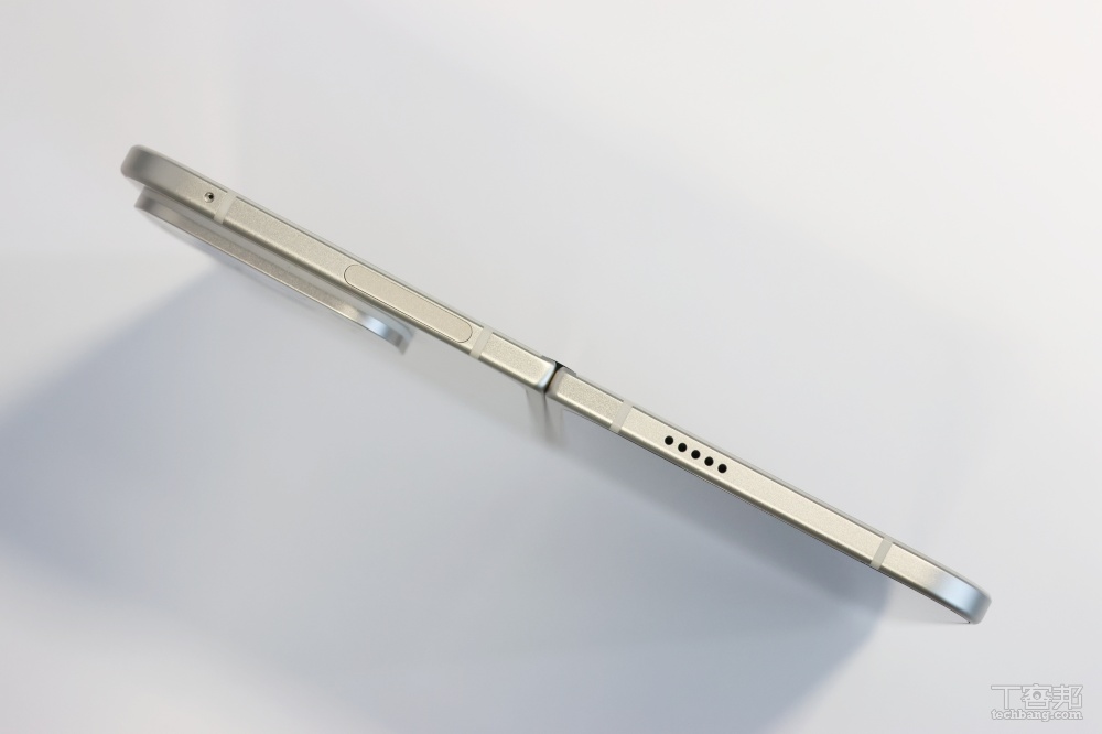 Google Pixel 9 Pro Fold 實測：摺起來是手機、展開來變平板、加入 AI 應用更多元