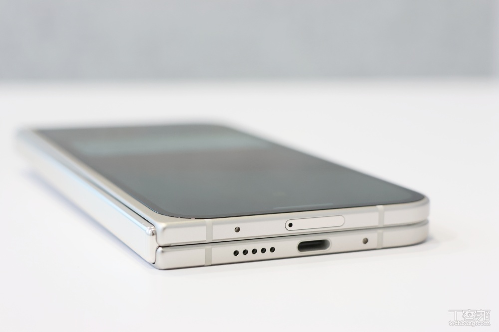 Google Pixel 9 Pro Fold 實測：摺起來是手機、展開來變平板、加入 AI 應用更多元