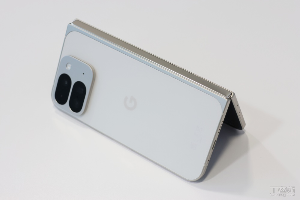 Google Pixel 9 Pro Fold 實測：摺起來是手機、展開來變平板、加入 AI 應用更多元