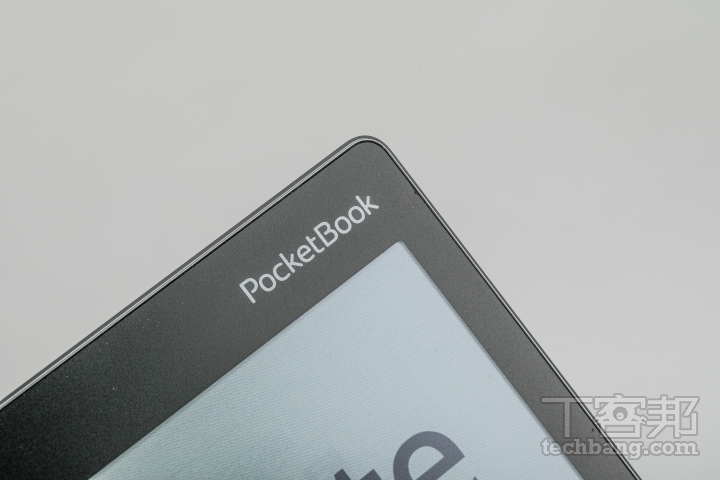 聯名機種右上角有 PocketBook Logo，顯見是與讀墨合作的聯名機種。