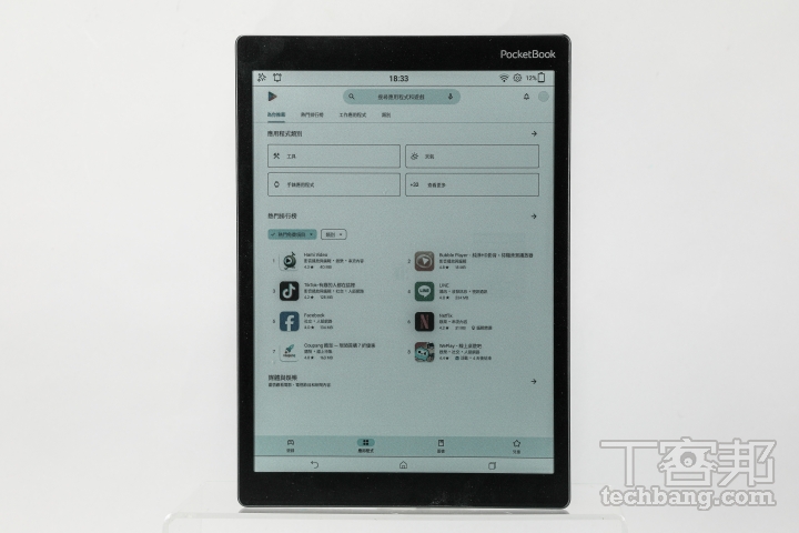 Google Play 應用程式搭載 Android 12 作業系統，可自行從 Google Play 上下載應用程式。
