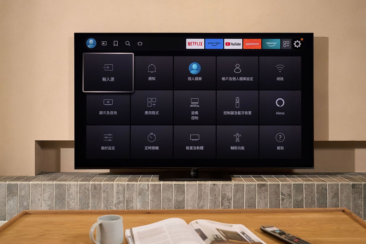 整體評測下來小編最喜歡的就是 Fire TV 的圖形化功能排列，透過圖示及文字，搭配棋盤式的整合介面，讓人更直覺快速地進入各種設定項目，感受上確實比以往測過的任何一台電視都要輕鬆、容易。