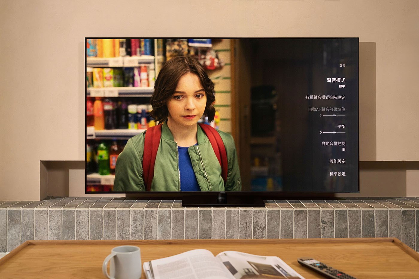 憑藉 TV-75W95AGT 內建的 2.1 聲道音響系統，並配置有獨立的重低音喇叭，選單中聲音模式相關的參數設置，每一項調整後效果都有相當顯著的差異。