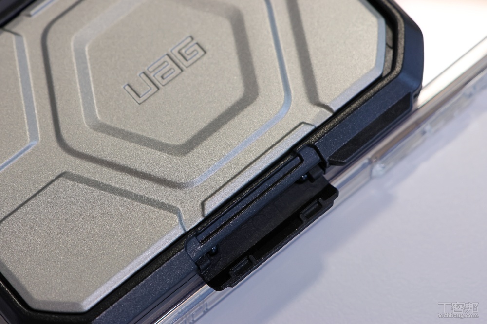 UAG 推出 iPhone 16 專用保護周邊，軍規保護殼、磁吸充電器、支架、掛繩一起上市