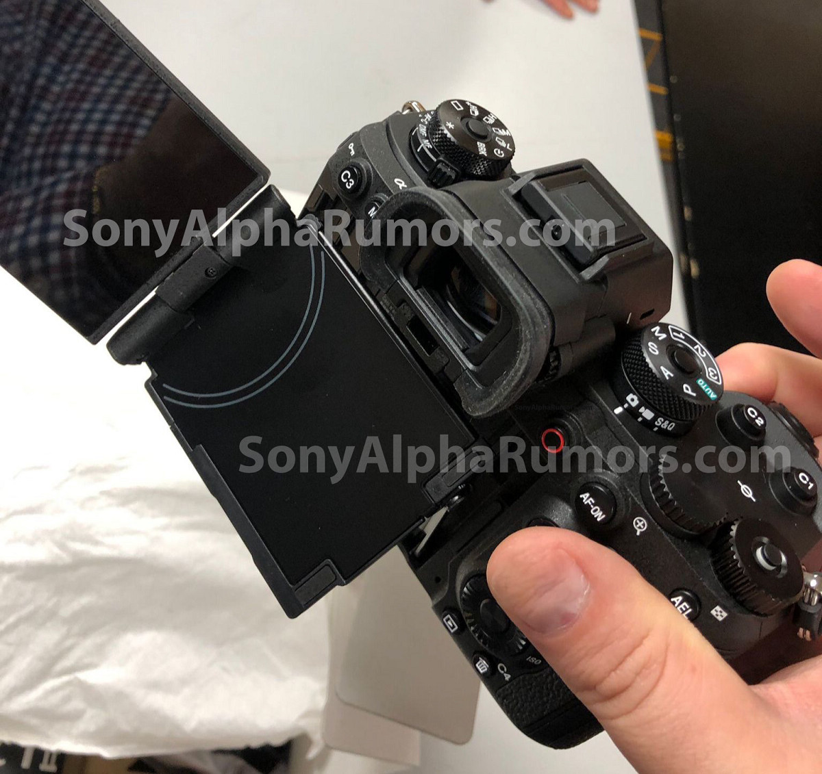疑似Sony A1 II的間諜照現已流出！機身設計和按鍵佈局幾乎與A9 III相同？