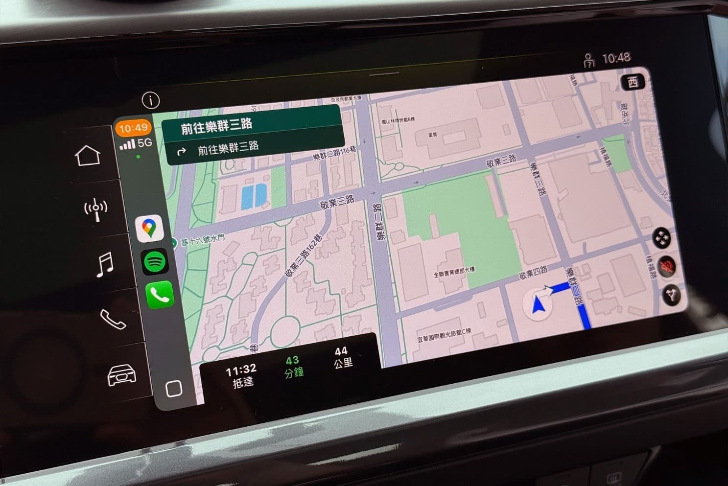 MMI Touch Response 直覺式觸控系統，不只可以輕鬆設定車輛功能，導航、音樂播放都可以一指搞定。