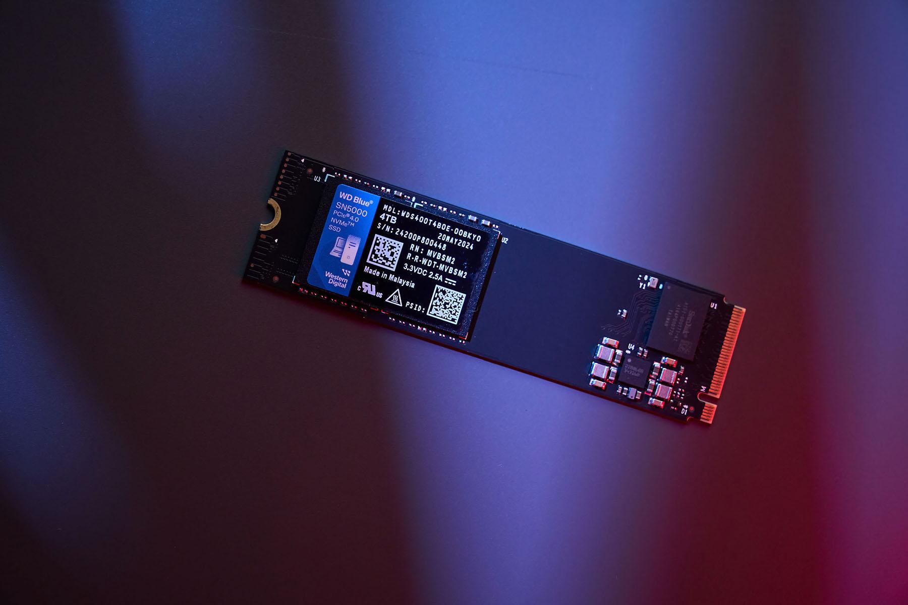 加速 AI 應用程式和工作流程：一次滿足生產力應用的 WD Blue SN5000 PCIe 4.0 4TB SSD