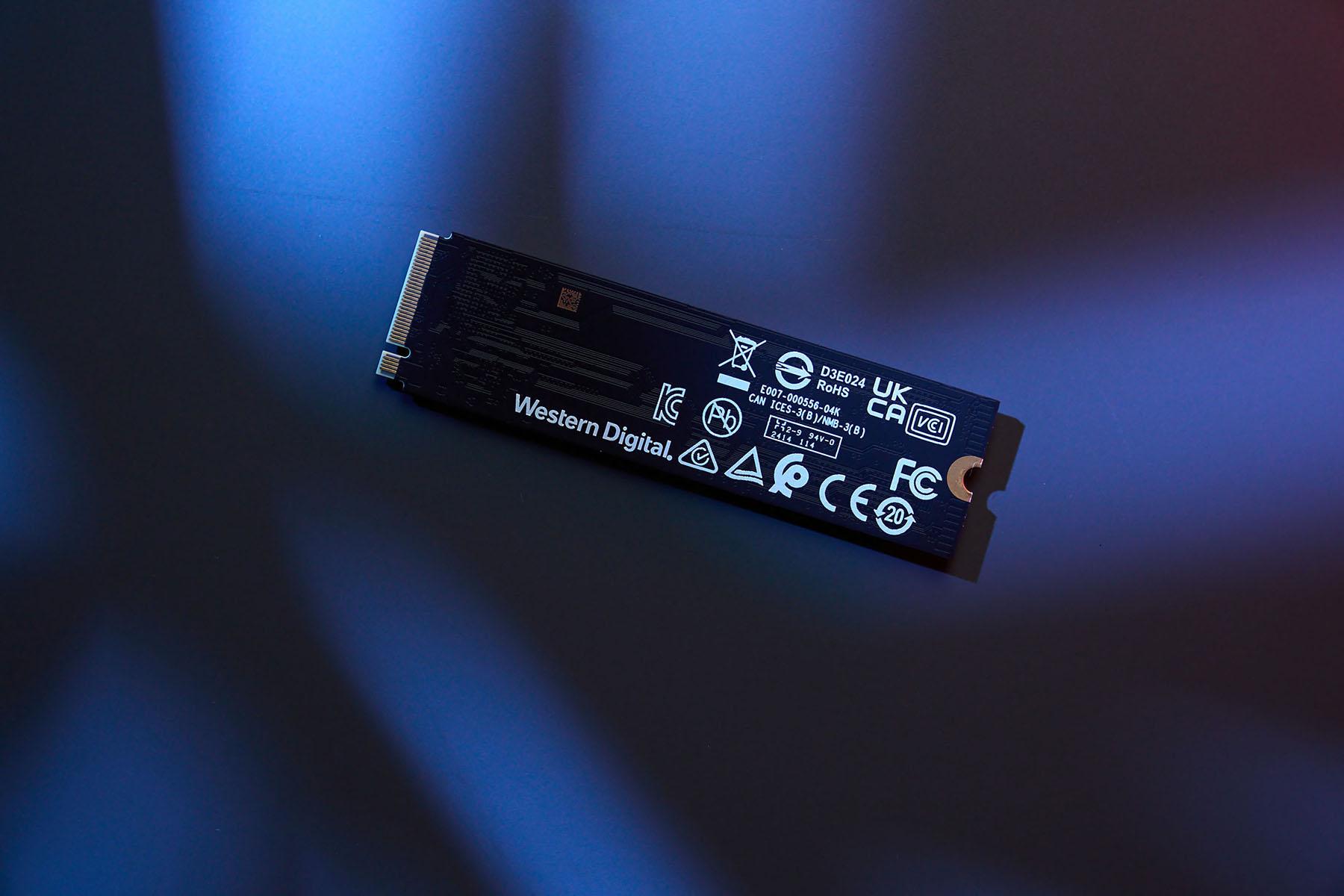 加速 AI 應用程式和工作流程：一次滿足生產力應用的 WD Blue SN5000 PCIe 4.0 4TB SSD