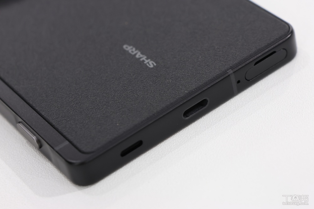 夏普 AQUOS R9 pro 正式上市，主打 1 吋超大感光元件、本週末台北華山可體驗