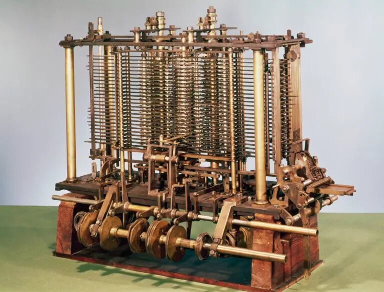 查爾斯·巴貝奇分析機的模型，這是一種於 1837 年發明的計算機器，但巴貝奇在世時從未製造出來。 圖片來源： DE AGOSTINI, Getty Images