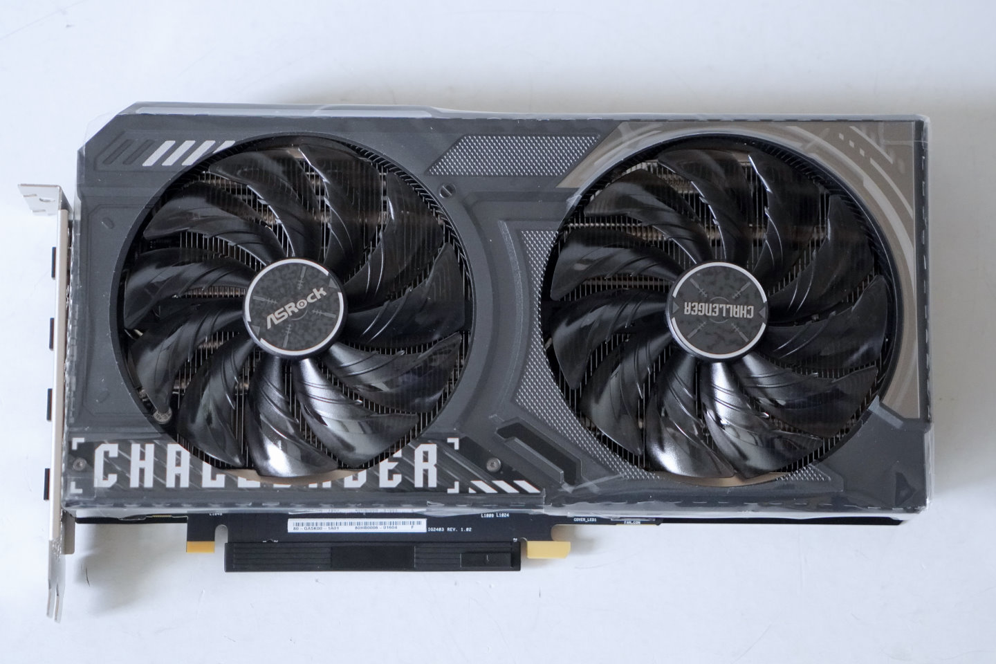 ASRock Arc B570 Challenger 10GB OC採用雙風扇散熱方案。