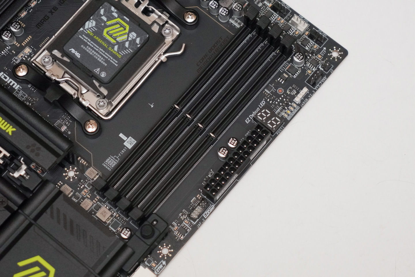 主機板具有標準的24Pin ATX電源端子。