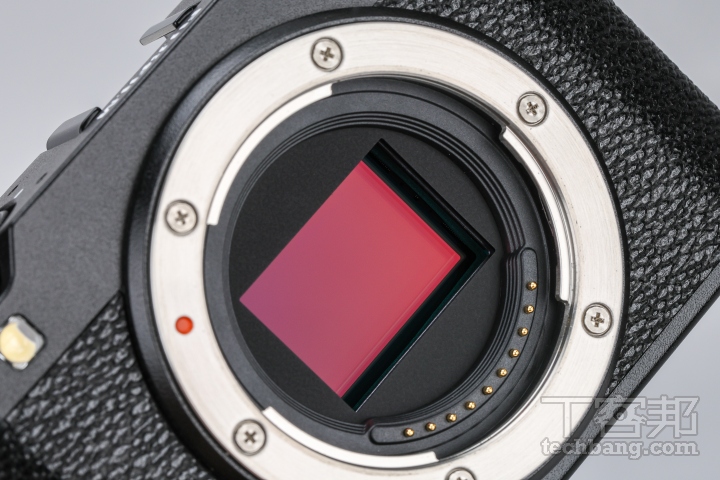 感光元件X-M5 搭載 X-Trans CMOS 4 和 X-Processor 5，畫質性能兼具。