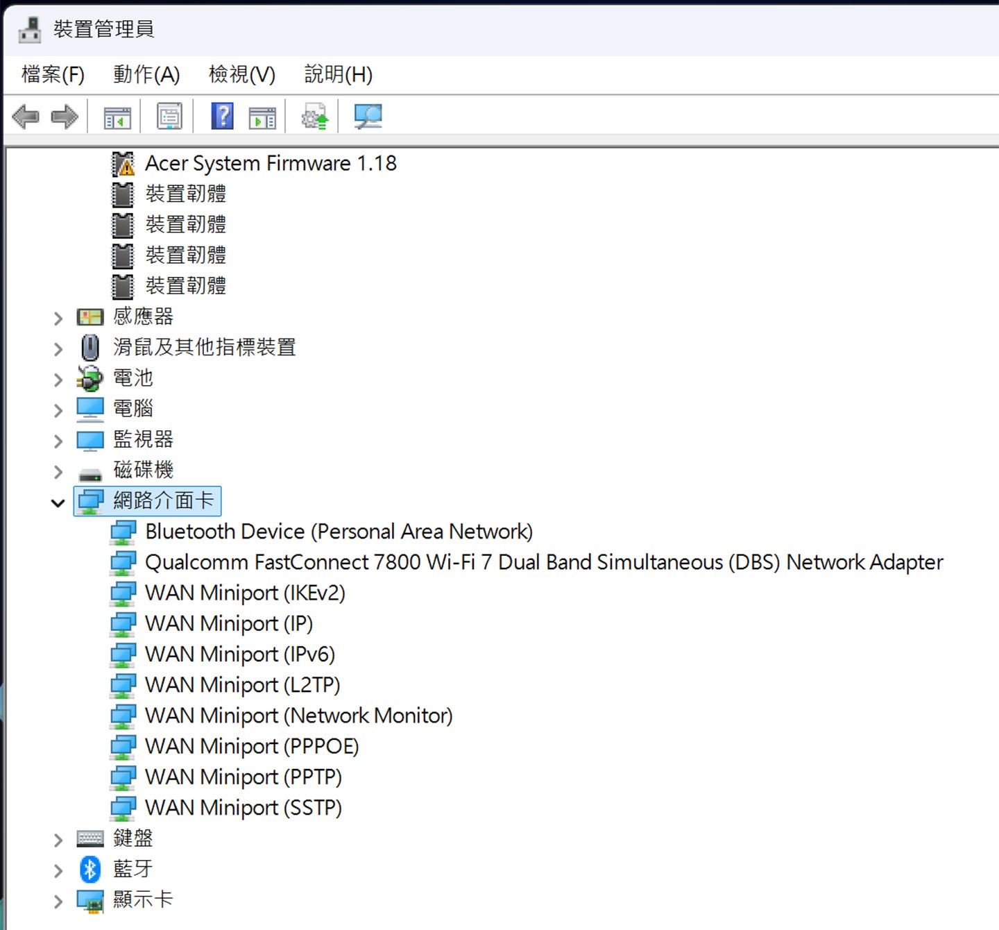 本次我們利用 Acer Swift 14 AI 這台 Copilot+ PC 筆電來搭配 Predator Connect T7 進行實測，可以看到這款筆電配備高通的 FastConnect 7800 Wi-Fi 7 無線網路卡，完美契合採用高通 Immersive Home 326 平台的 Predator Connect T7。