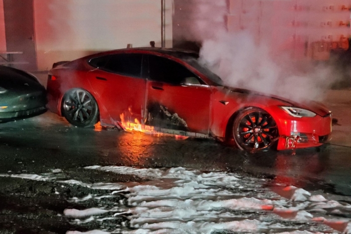 Renault 電池開口處黏合技術能讓水快速進入內部達到滅火，該技術專利也採免費開放歡迎其它公司使用。