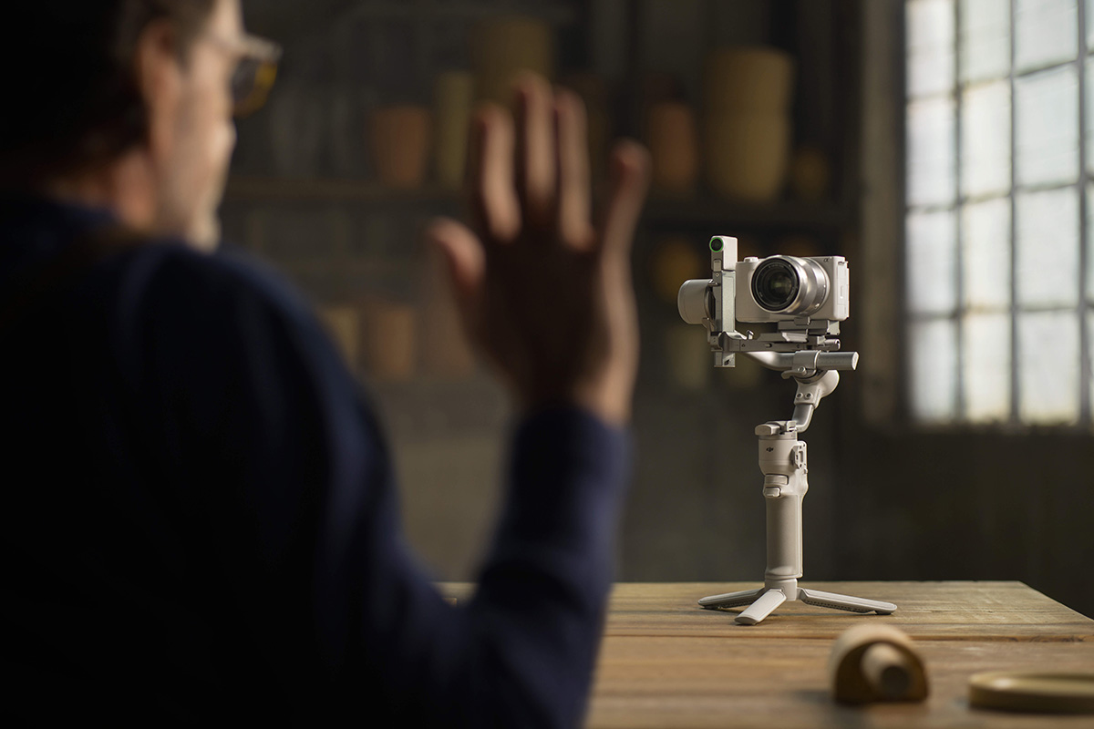 DJI 發表輕量自媒體相機穩定器 RS 4  Mini，功能大升級，新增追蹤模組拍攝更方便！