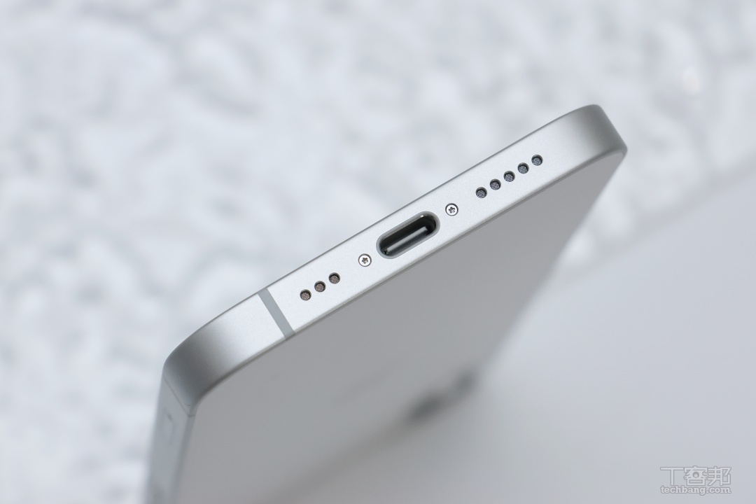 iPhone 16e 開箱評測：小巧單鏡頭設計、A18晶片效能實測、值不值得入手？
