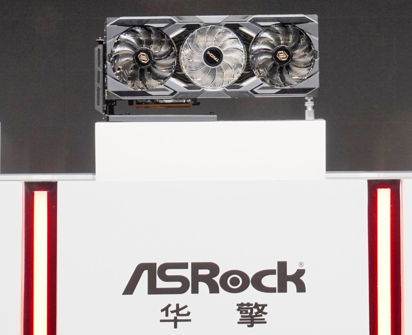 ASRock展示之Radeon RX 9070系列顯示卡。