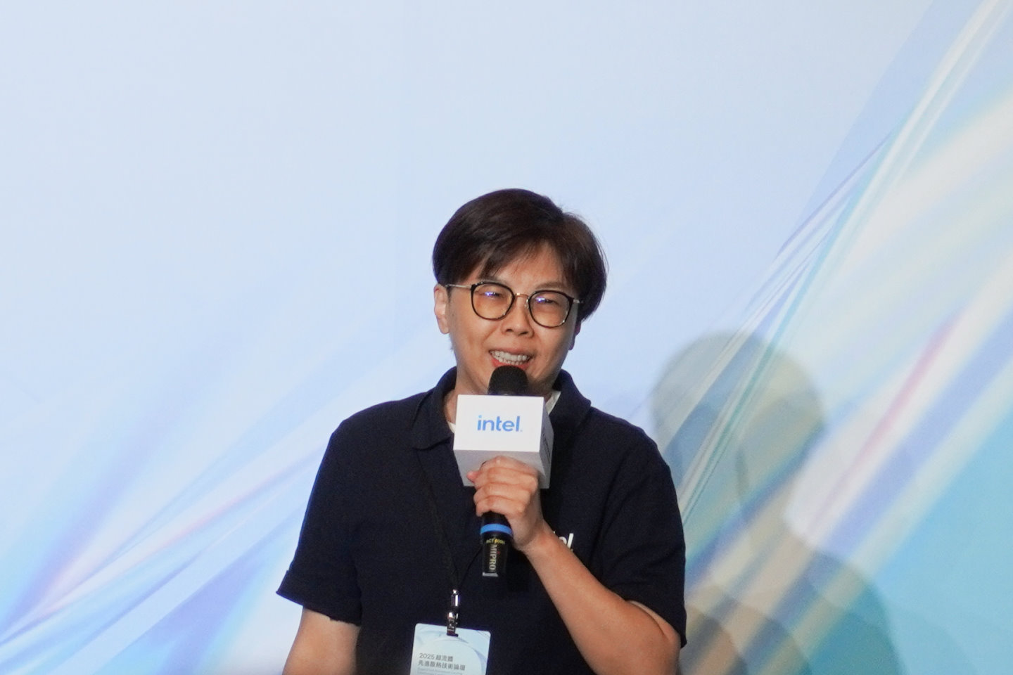 Intel首席工程師陳羿函在論壇中分享Intel超流體技術的發展路線圖。