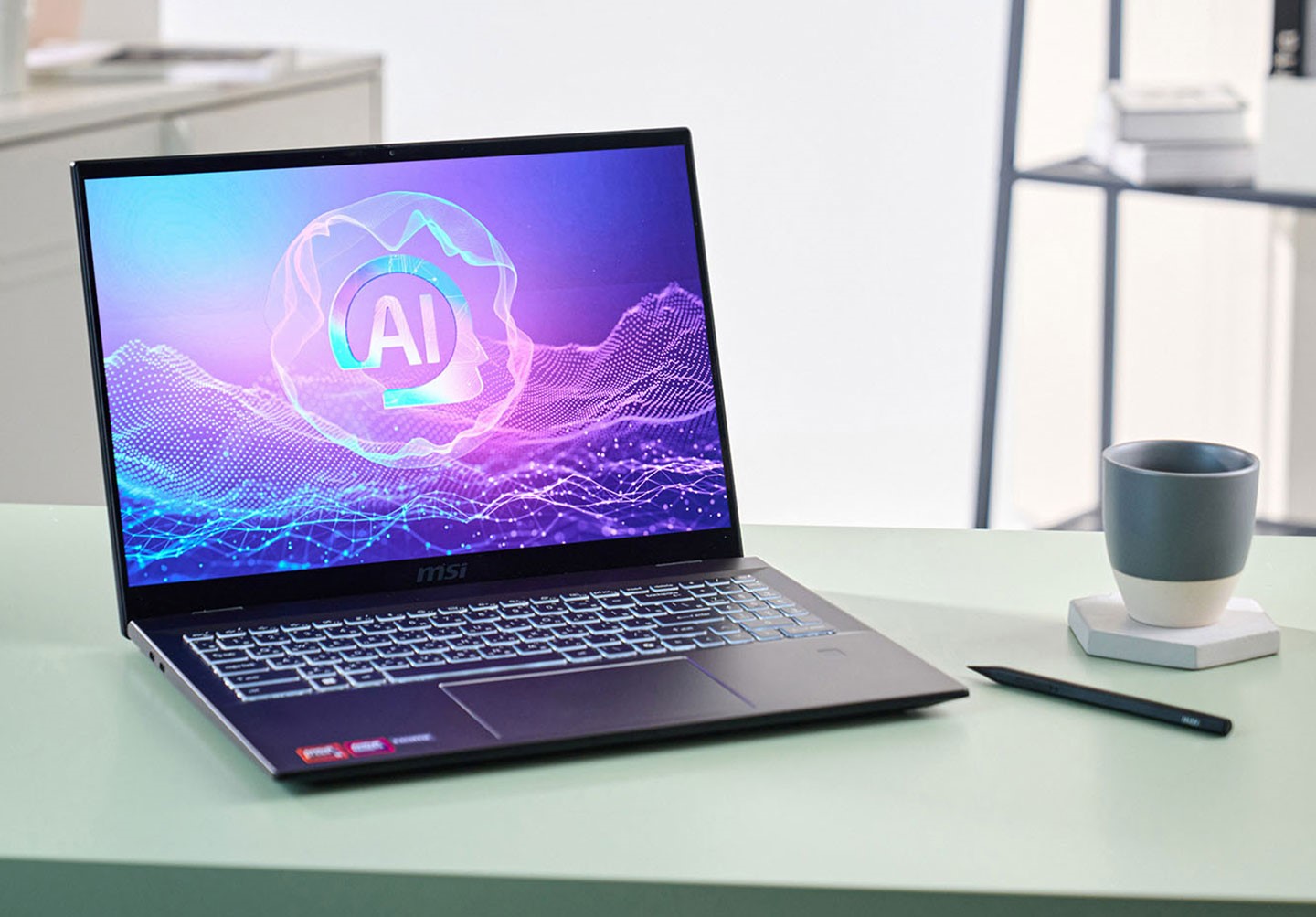 Summit A16 AI+ 可搭配 MSI Pen 2 多功能觸控簡報筆使用。