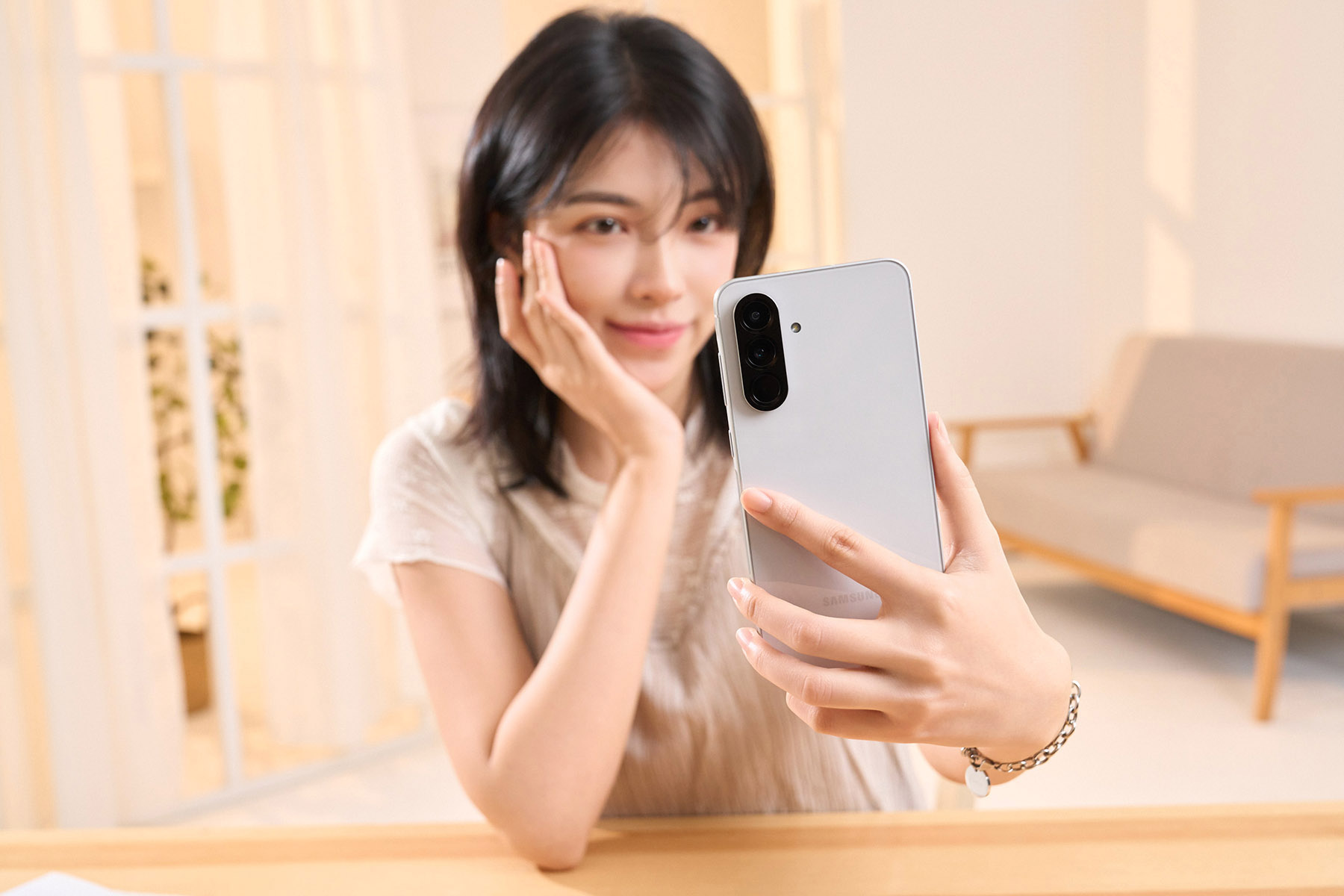 Samsung Galaxy A56 5G 評測：拍得美、玩得順、用得久，新世代中階 AI 手機首選！