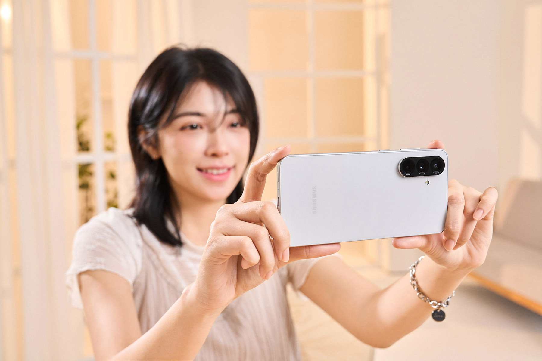 Samsung Galaxy A56 5G 評測：拍得美、玩得順、用得久，新世代中階 AI 手機首選！
