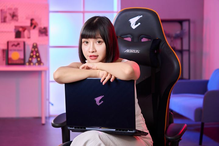 AORUS MASTER 16 評測：全方位頂級戰力筆電，效能、AI 與設計一次到位