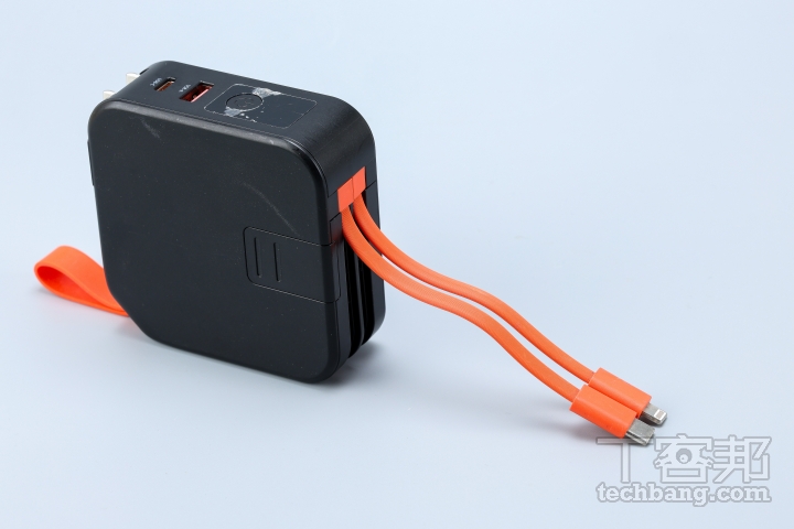 除了注意行動電源本身狀態之外，如果是內建線材的行動電源也要注意線材狀況，有損壞就不要使用了。