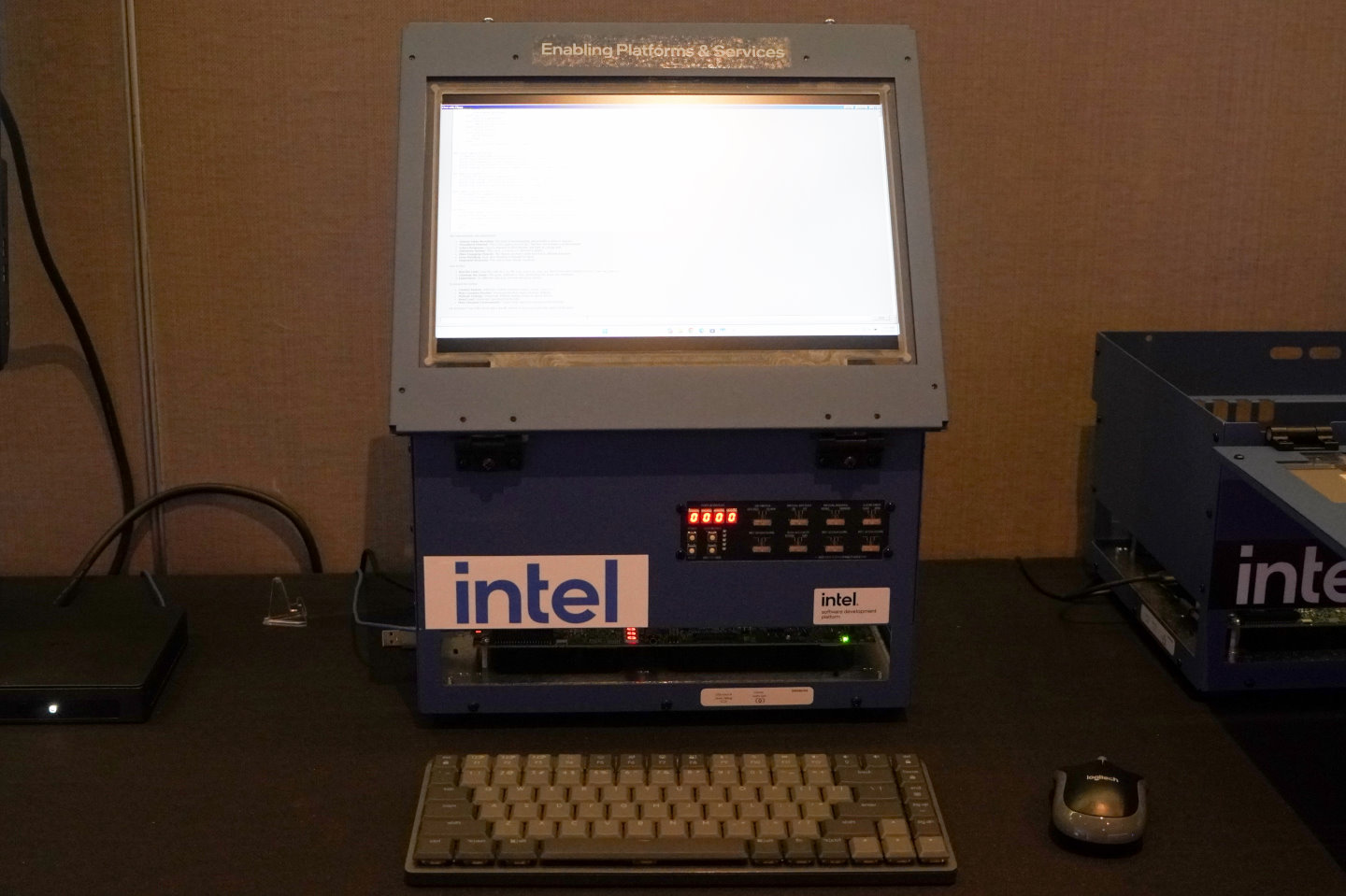 Intel於現場展示Panther Lake驗證平台。