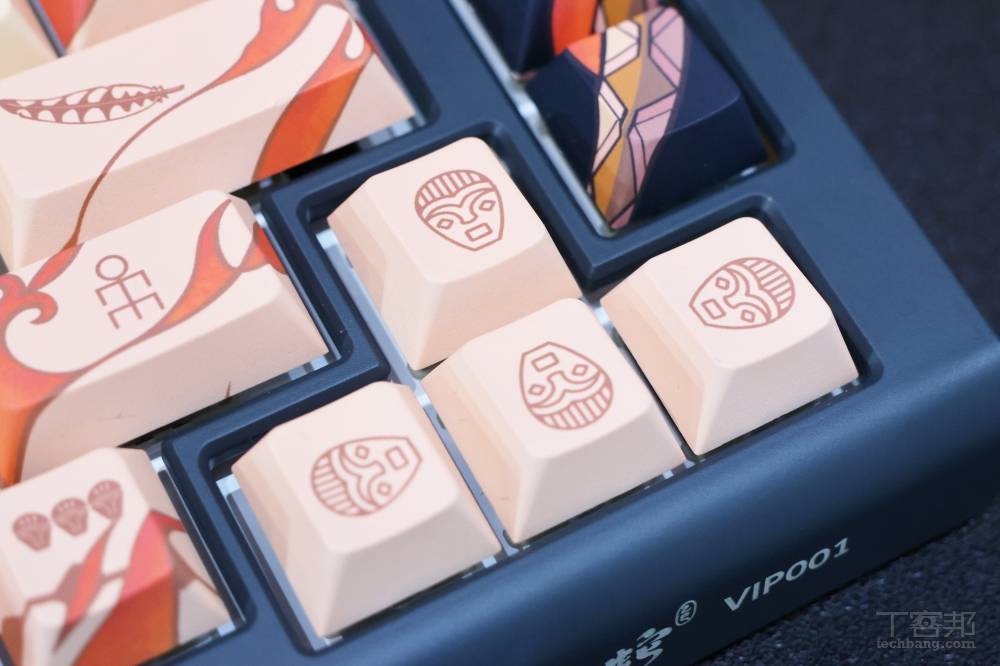 【COMPUTEX 2025】Ducky 展出 2025 年蛇年限定鍵盤，融入原住民百步蛇設計