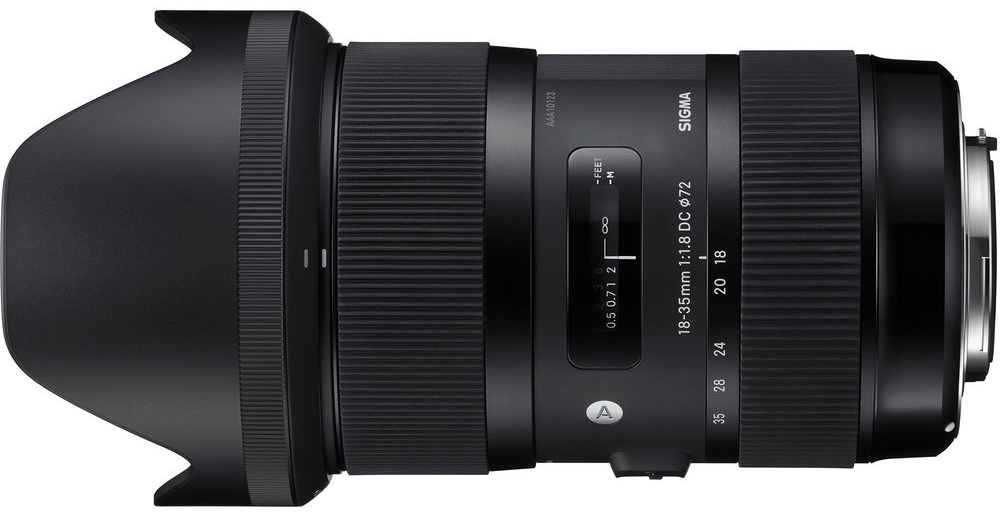 SIGMA 18-35mm F1.8 DC HSM。