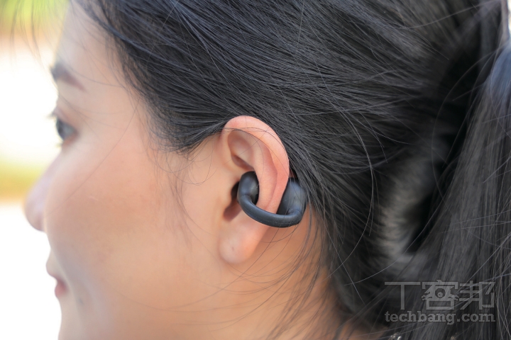 耳掛開放式耳機適合追求穩固配戴、耳道敏感或從事較激烈的運動者，耳夾開放式耳機則是重視舒適度、輕中度運動，或有長時間佩戴需求者的最佳選擇。