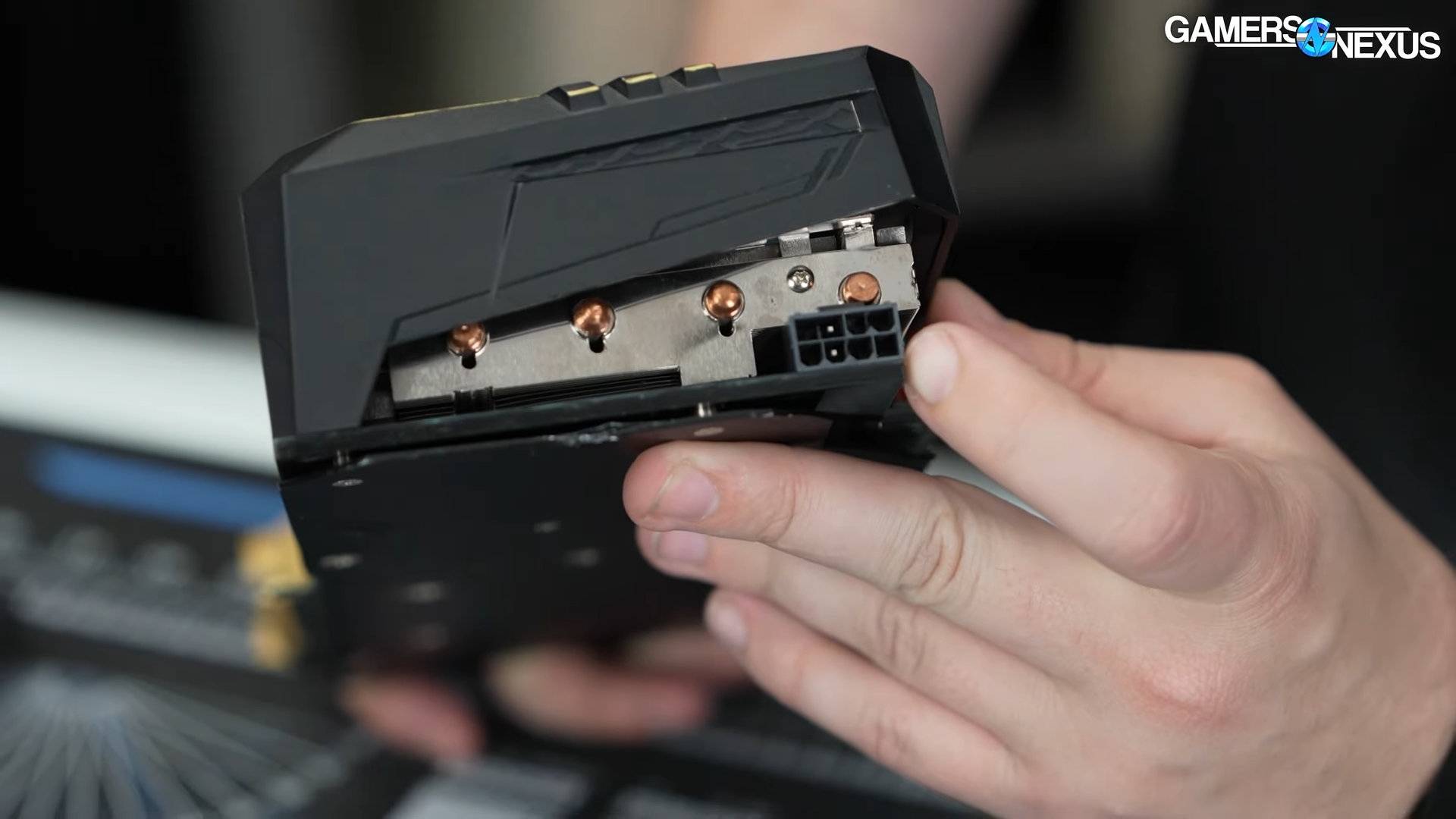強人將 GeForce RTX舊顯卡DIY改造成迷你電腦！搭載Intel i7處理器真的能開機跑遊戲