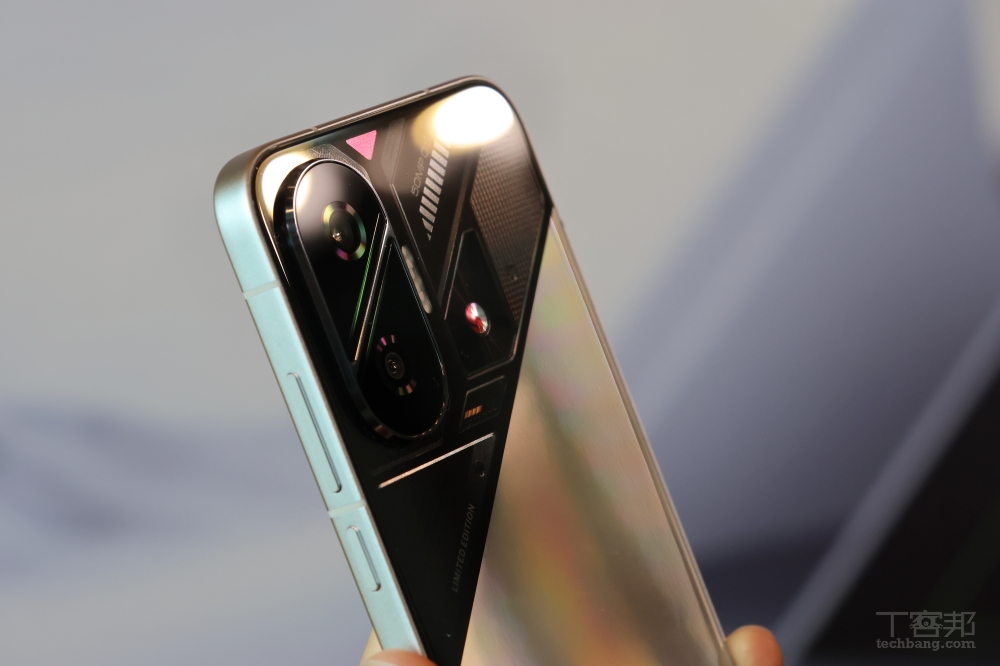 POCO F7 平價登台，首發 Snapdragon 8s Gen 4、支援 iPASS 一卡通