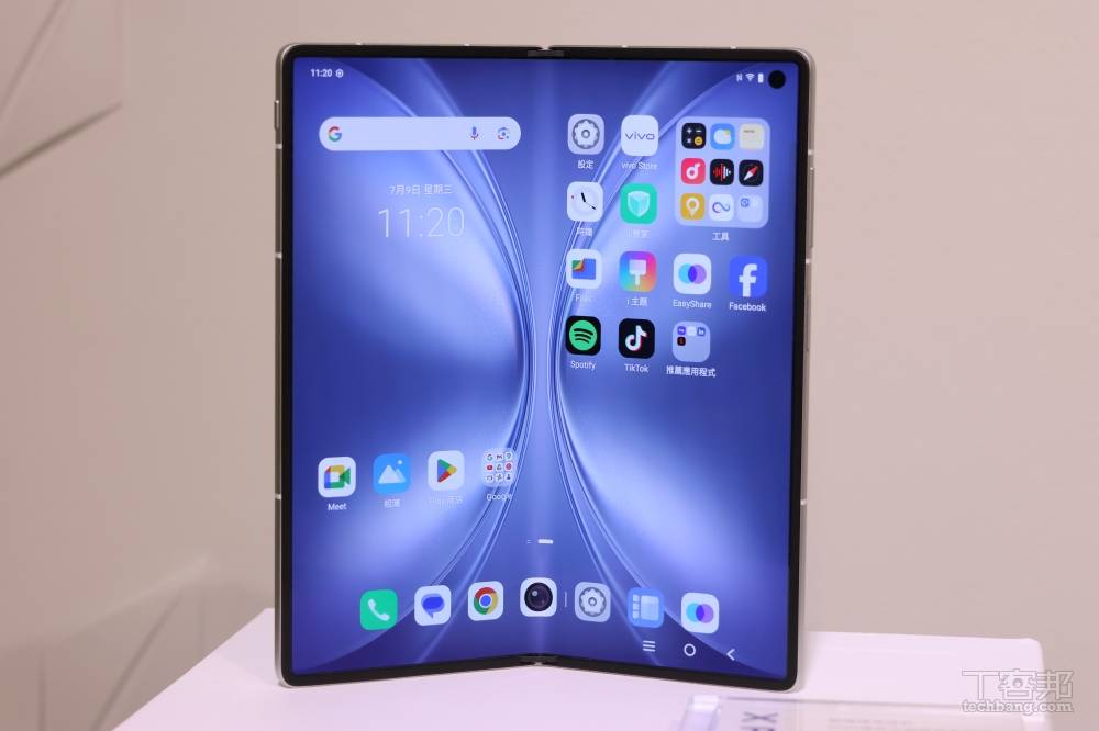 vivo X Fold5 超薄摺疊手機登台，預先登記加送螢幕意外保固