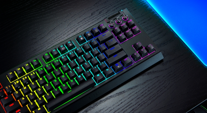 Razer BlackWidow V4 TKL HyperSpeed 無線電競鍵盤，支援軸體熱插拔、售價 5,690 元
