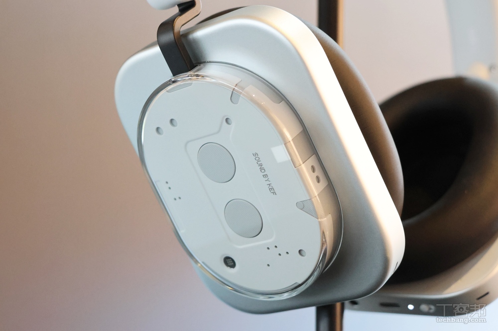 Nothing 推出 Phone (3) 與 Headphone (1)，獨特外型、搭配點陣小螢幕、售價 29,990 元