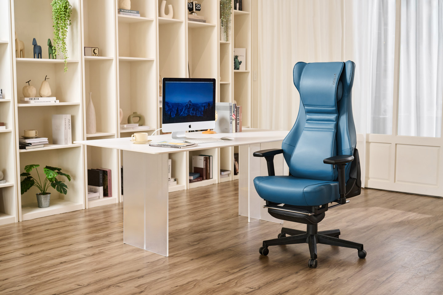OSIM 結合深耕四十多年專業按摩科技技術及對人體工學的了解，打造出創新唯一懂按摩的人體工學椅-OSIM 天王工學椅，是日常工作最佳的人體工學椅；也是休息時刻紓壓的按摩椅