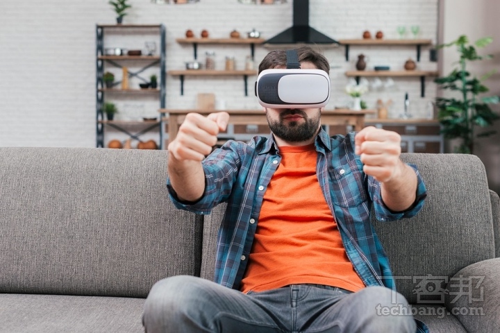 得益於 Wi-Fi 7 的低延遲特性，才能讓 VR / AR 的無線串流體驗更加順暢與穩定，帶來最沉浸即時的互動效果。