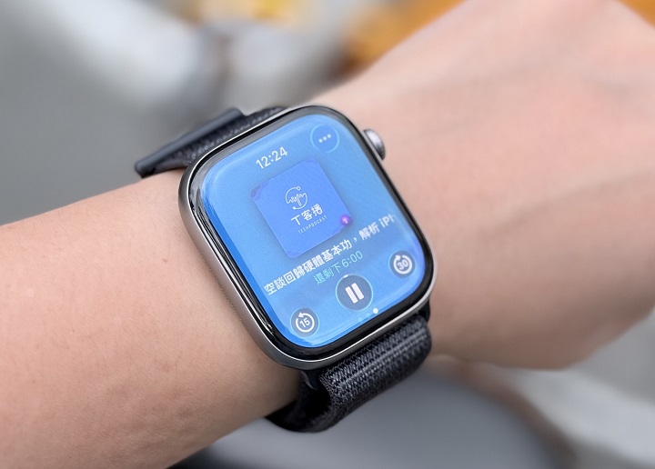 在體能訓練時也可以選擇播放 Podcast，讓運動不無聊。