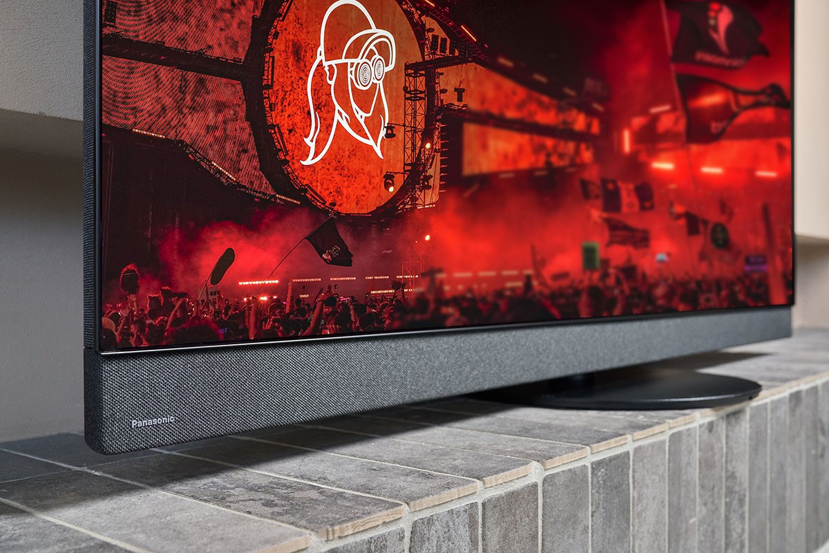 在音響系統方面，TV-65Z95BGT 配置獨立聲霸音箱，提供更具臨場感的聲音表現。