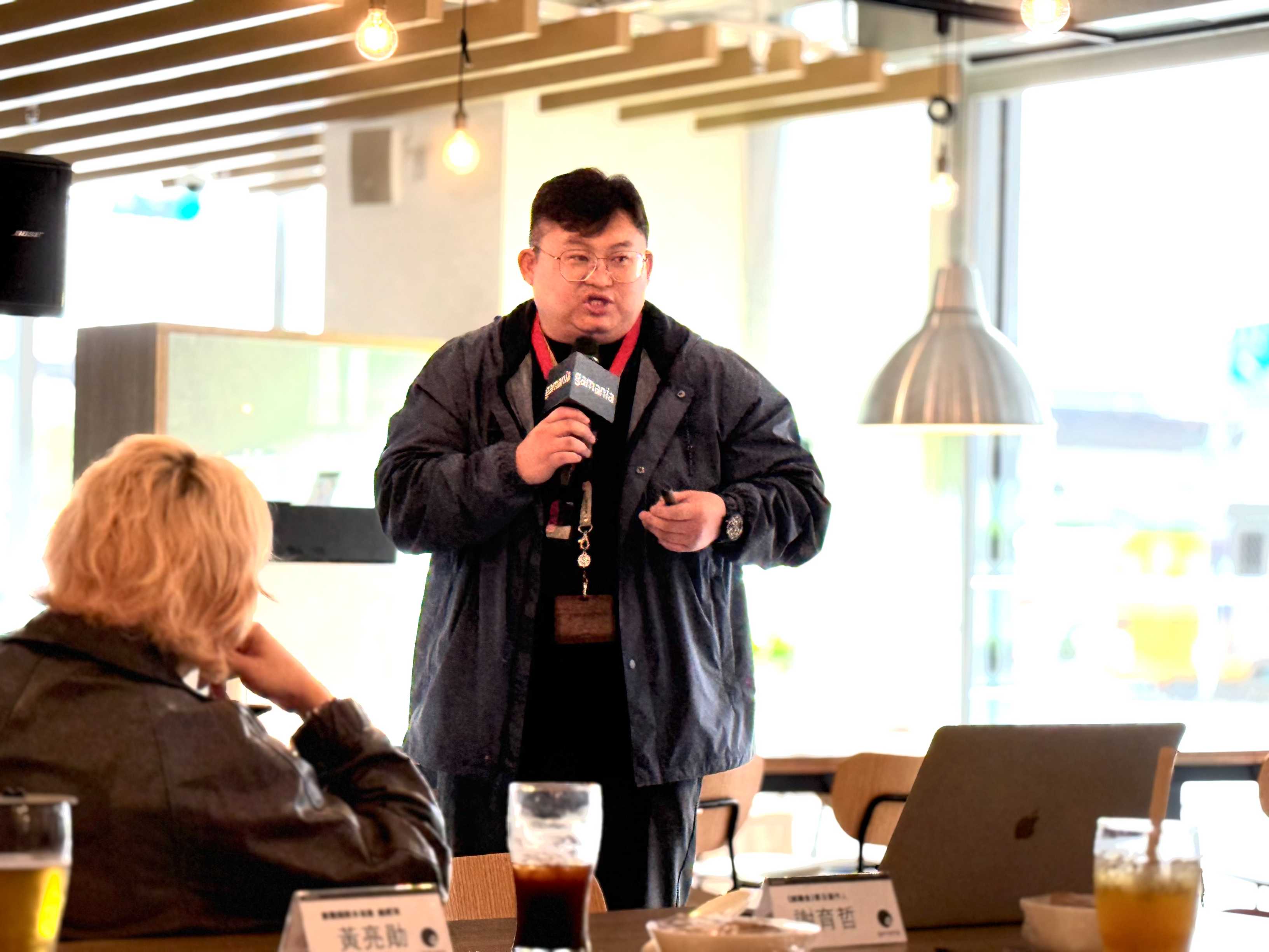 《結緣金》節目製作人謝育哲分享，由於小緣並沒有「中之人」，很多時候連他們也無法預測她會怎麼回答，因此常會出現意料之外的笑點。